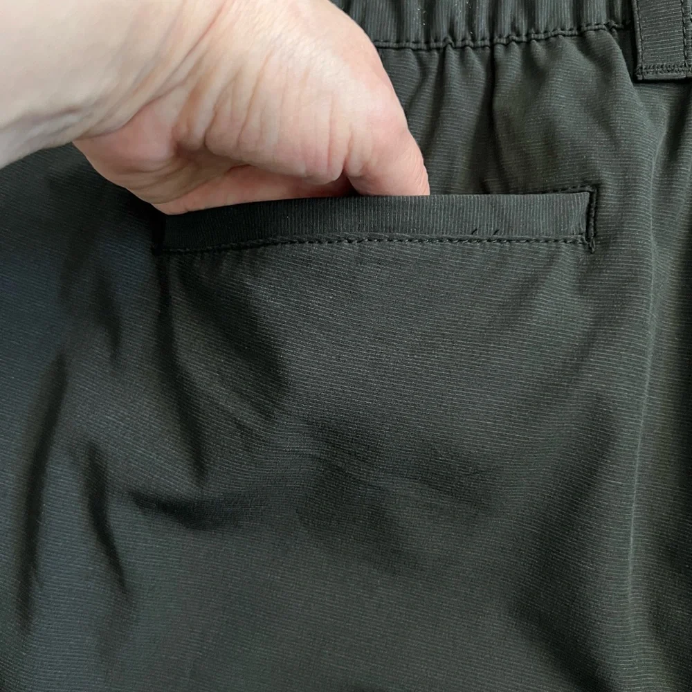 Banana‎ Republic Men’s Black Stretch Flat Front Shorts Sz. 40 NWT